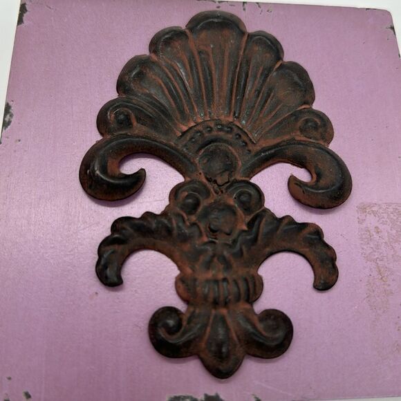 Two Fleur-de-lis Wrought Iron and Wood Wall Hooks - Picture 7 of 7